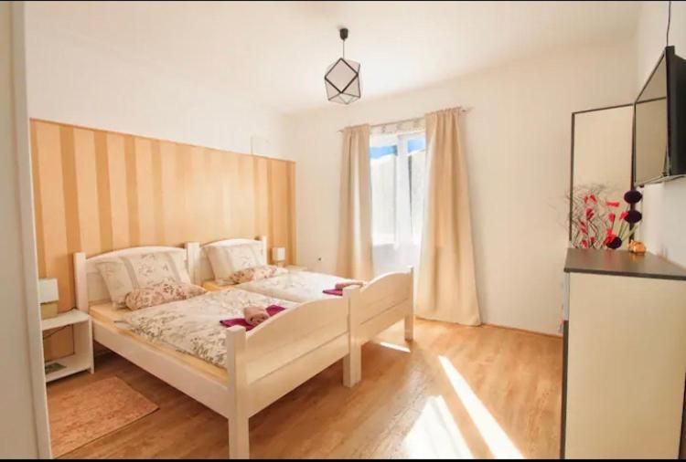 Rooms Bobic Licko Petrovo Selo Exterior photo