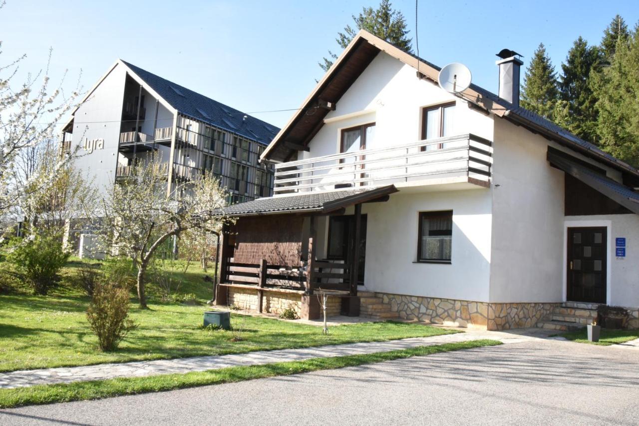 Rooms Bobic Licko Petrovo Selo Exterior photo