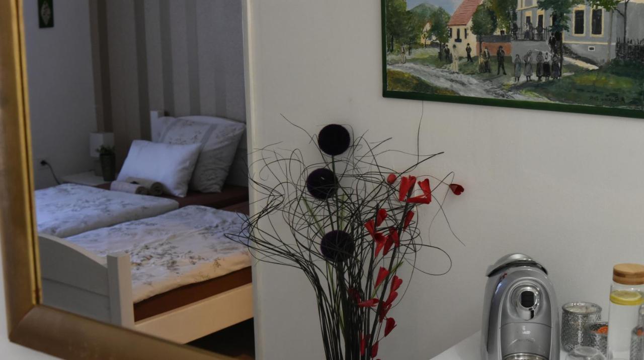 Rooms Bobic Licko Petrovo Selo Exterior photo